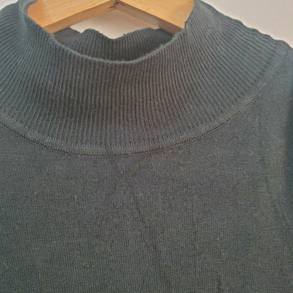 Forest green long sleeves turtle neck